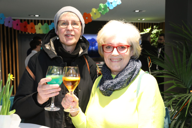 Große KURT-Bildergalerie für Tage der offenen Tür von JOVO Hörsysteme: Häppchen, Hörtest und leckere Cocktails bei Meisterbetrieb aus Gifhorn