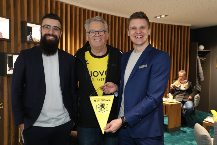 Große KURT-Bildergalerie für Tage der offenen Tür von JOVO Hörsysteme: Häppchen, Hörtest und leckere Cocktails bei Meisterbetrieb aus Gifhorn