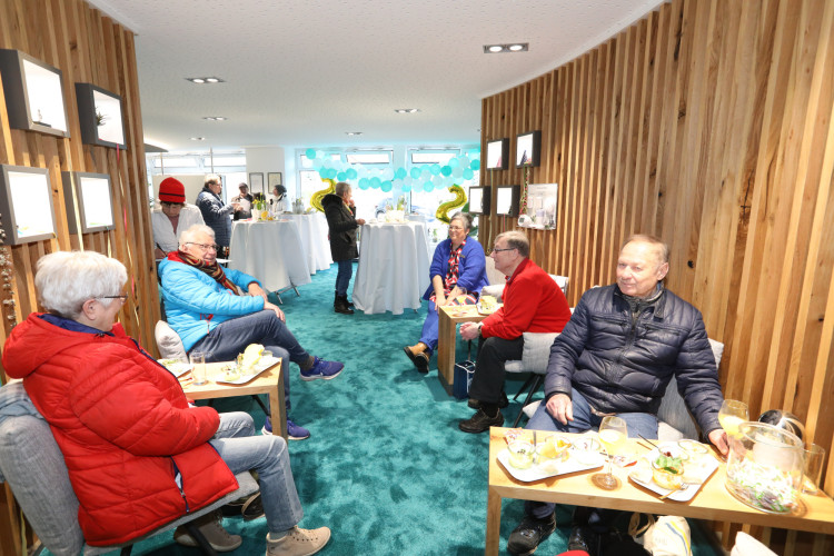 Große KURT-Bildergalerie für Tage der offenen Tür von JOVO Hörsysteme: Häppchen, Hörtest und leckere Cocktails bei Meisterbetrieb aus Gifhorn