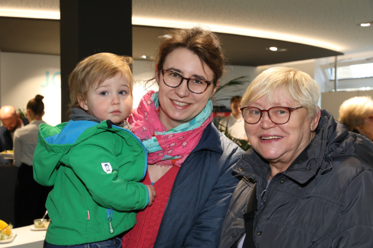 Große KURT-Bildergalerie für Tage der offenen Tür von JOVO Hörsysteme: Häppchen, Hörtest und leckere Cocktails bei Meisterbetrieb aus Gifhorn