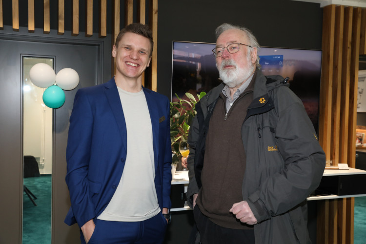 Große KURT-Bildergalerie für Tage der offenen Tür von JOVO Hörsysteme: Häppchen, Hörtest und leckere Cocktails bei Meisterbetrieb aus Gifhorn