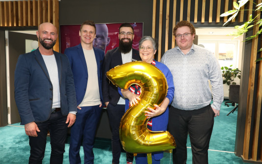 Große KURT-Bildergalerie für Tage der offenen Tür von JOVO Hörsysteme: Häppchen, Hörtest und leckere Cocktails bei Meisterbetrieb aus Gifhorn