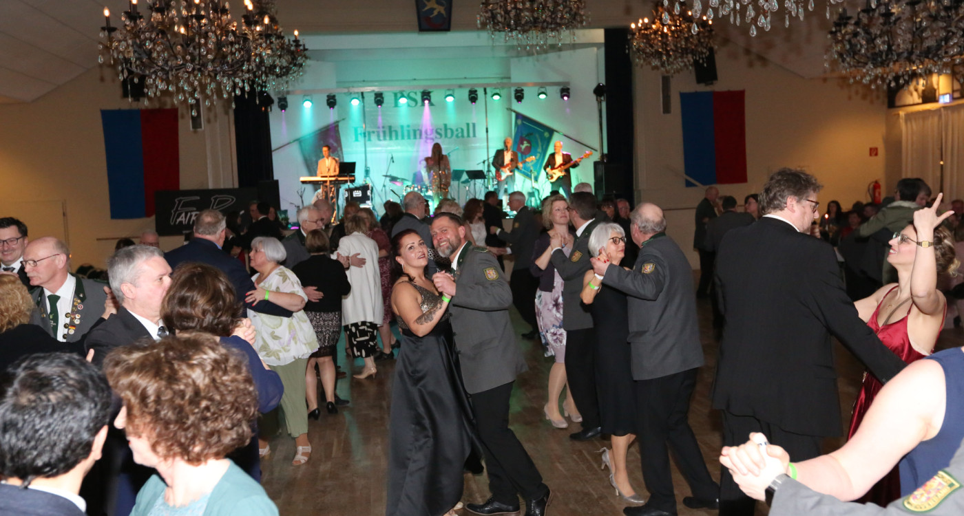 Große Vorfreude auf den Frühlingsball im BSK-Saal – Tickets gibt's im Vorverkauf für 15 Euro bei Famila und im Cappu Bistro