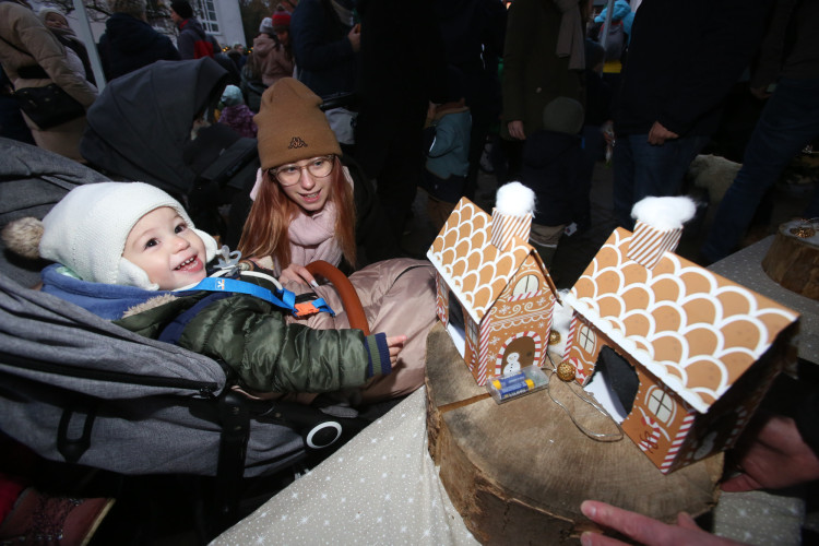 Großer Ansturm beim Kinderadventsmarkt - Werft einen Blick in die KURT-Bildergalerie!