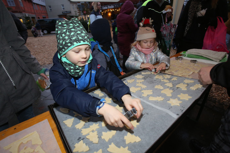 Großer Ansturm beim Kinderadventsmarkt - Werft einen Blick in die KURT-Bildergalerie!