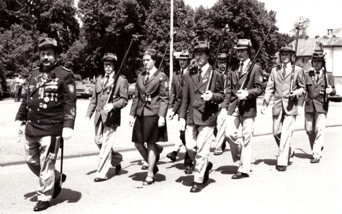 Gute Ideen gründen auf Freundschaft – Seit 50 Jahren marschiert der 9. Zug in den Reihen des Bürgerschützenkorps Gifhorn