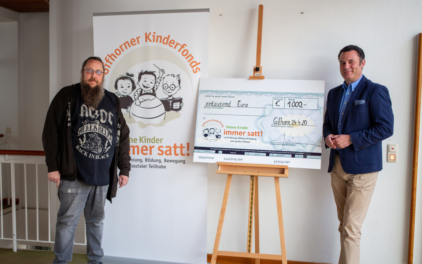 Gute Tat zum 50. Geburtstag - H1-Wirt Holger Hirsch sammelt 1000 Euro für den Gifhorner Kinderfonds