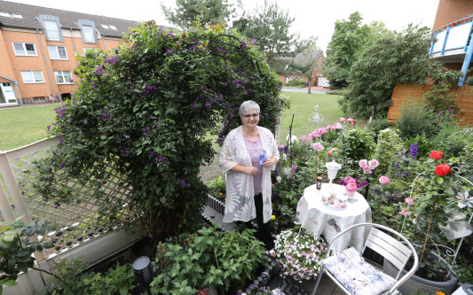 Gutschein im Wert von 100 Euro: Anna Preisel-Riemer sammelte die drittmeisten Stimmen im Gifhorner Balkon-Wettbewerb