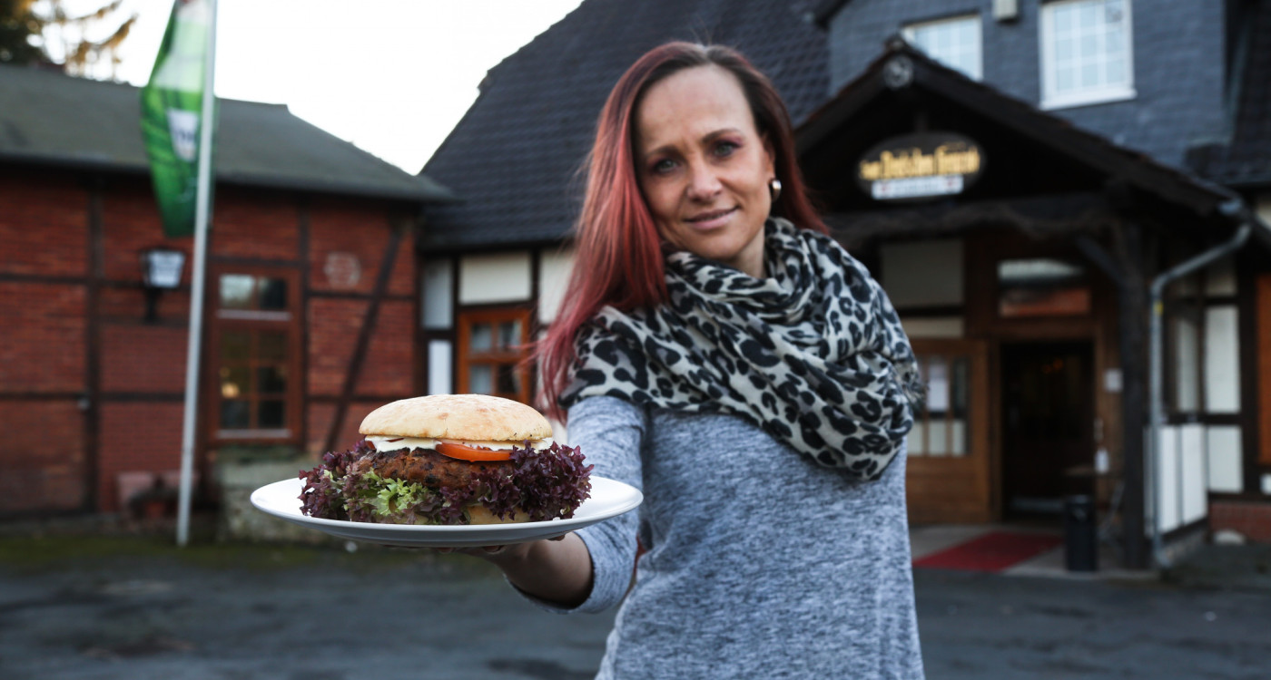 Haben Sie diese Burger schon probiert? Der Deutsche Heinrich nimmt vegane und Hähnchen-BBQ-Variante in die Karte