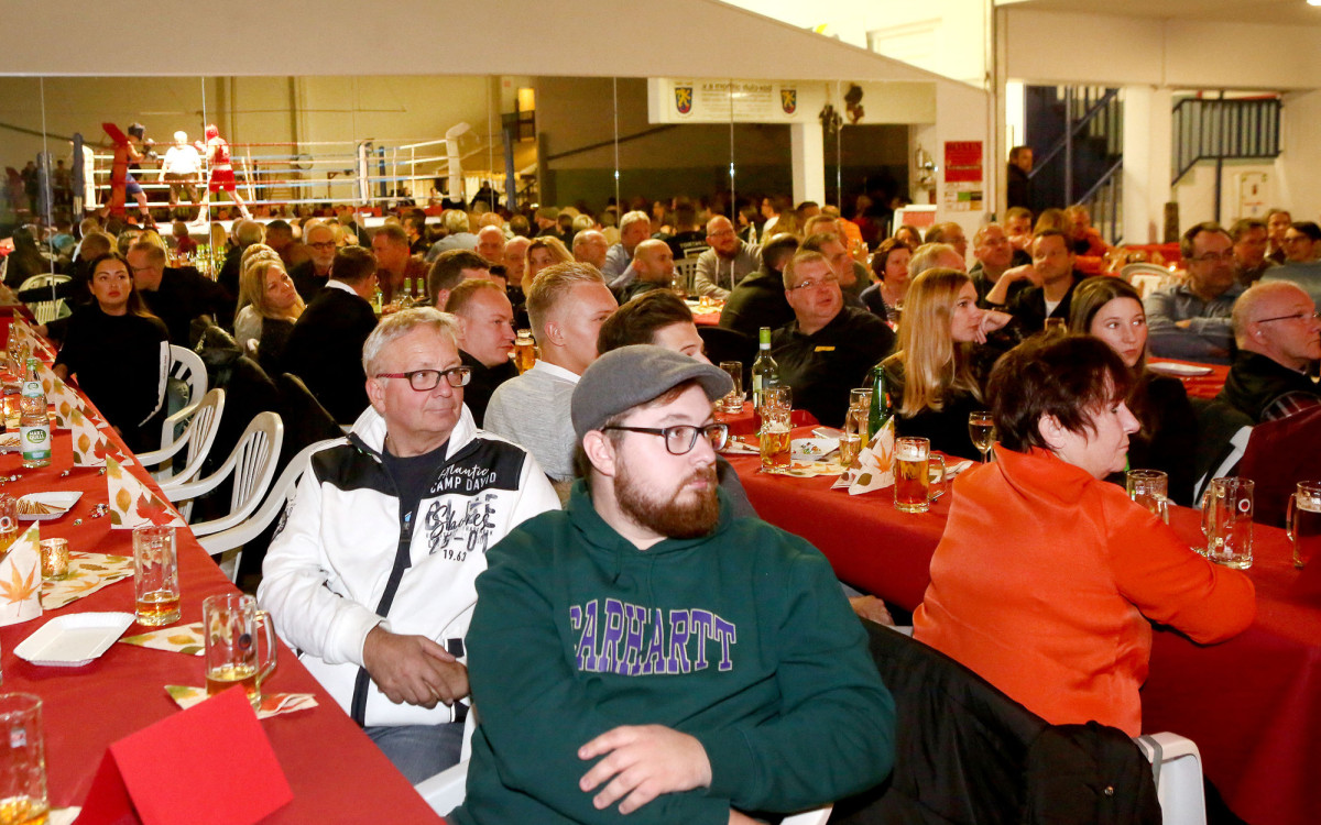 Hau ihn doch um! Der Boxclub Gifhorn lädt zum Dinnerboxen