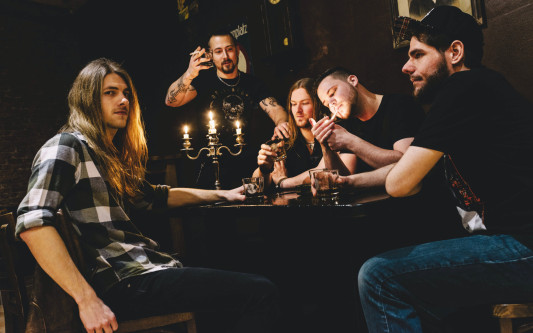 Heavy, verspielt, erdig - Die Gifhorner Band Painted droppt ihr Debüt
