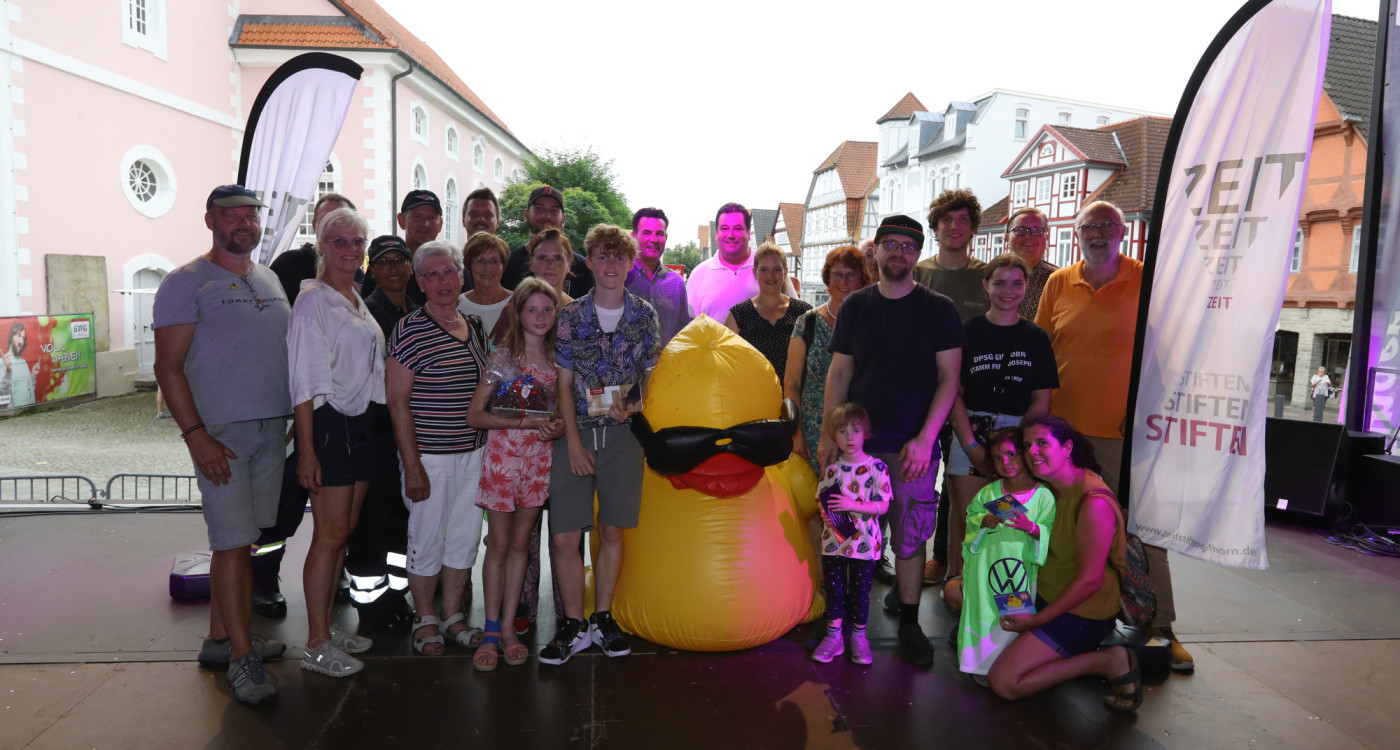 Herzlichen Glückwunsch: Das sind die Gewinnerinnen und Gewinner des großen Entenrennens auf Gifhorns Altstadtfest