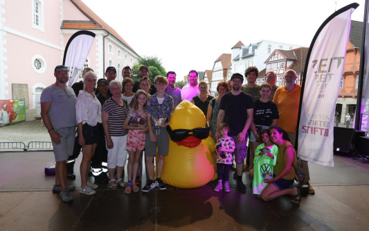 Herzlichen Glückwunsch: Das sind die Gewinnerinnen und Gewinner des großen Entenrennens auf Gifhorns Altstadtfest