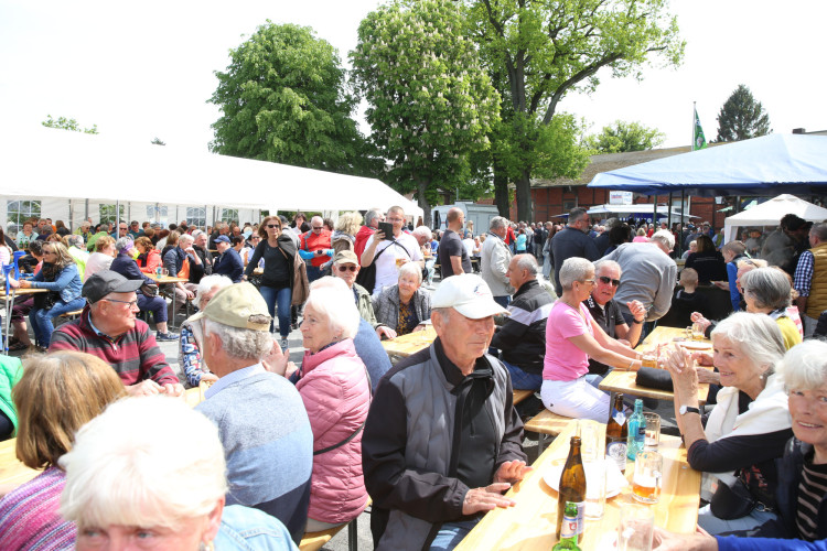 Hier kommen die schönsten Fotos vom Himmelfahrts-Hoffest beim Deutschen Heinrich in Wilsche