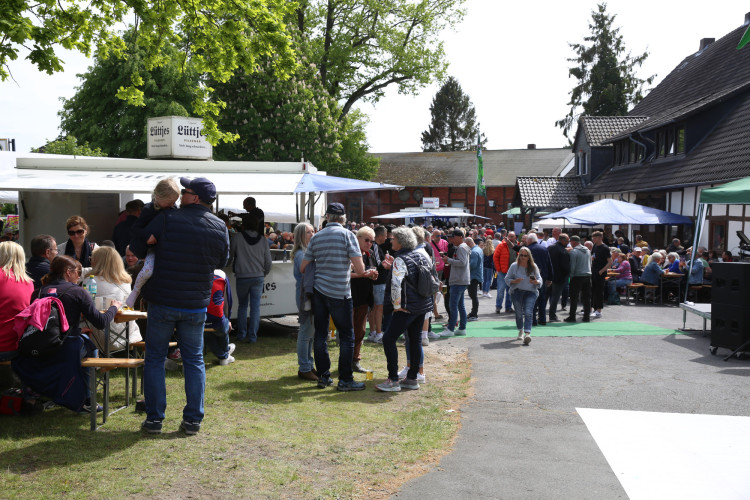 Hier kommen die schönsten Fotos vom Himmelfahrts-Hoffest beim Deutschen Heinrich in Wilsche