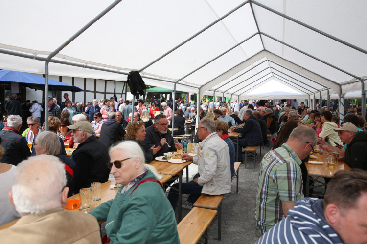 Hier kommen die schönsten Fotos vom Himmelfahrts-Hoffest beim Deutschen Heinrich in Wilsche