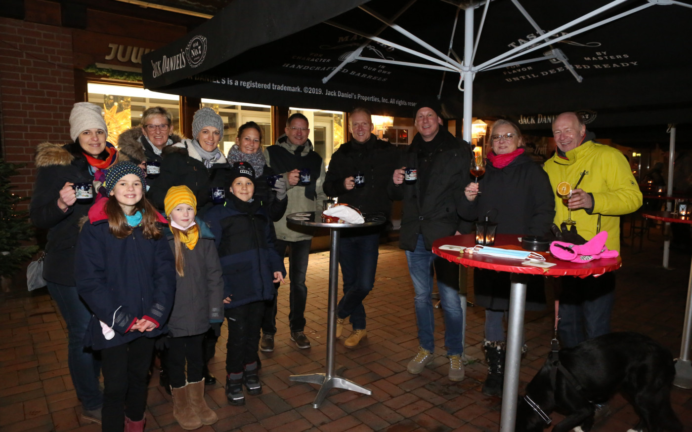 Hier wird einem in Gifhorn gehörig eingeheizt: Helgas H1-Glühwein-Treff lockt mit Glühwein, Eierpunsch, Met und mehr