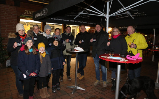 Hier wird einem in Gifhorn gehörig eingeheizt: Helgas H1-Glühwein-Treff lockt mit Glühwein, Eierpunsch, Met und mehr