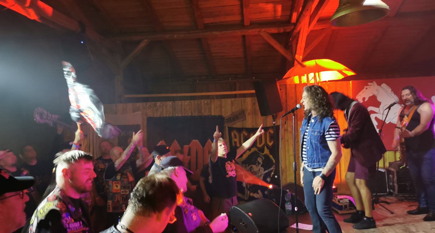 Highway to Ohrdorf: AC/DC-Fans aus ganz Europa treffen sich in Gifhorns Nordkreis