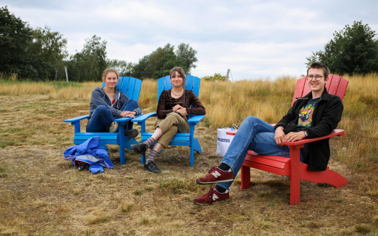 Hirnlosigkeit! Die Gifhorner sind wütend, sauer und enttäuscht - Randalierer zerstören neue Relax-Sessel am Schlosssee