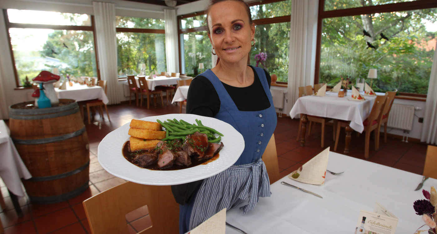 Hirschbraten, Entenbrust und Wildgulasch zu Weihnachten im Deutschen Heinrich: Das Wilscher Restaurant hat noch freie Termine für Weihnachtsfeiern