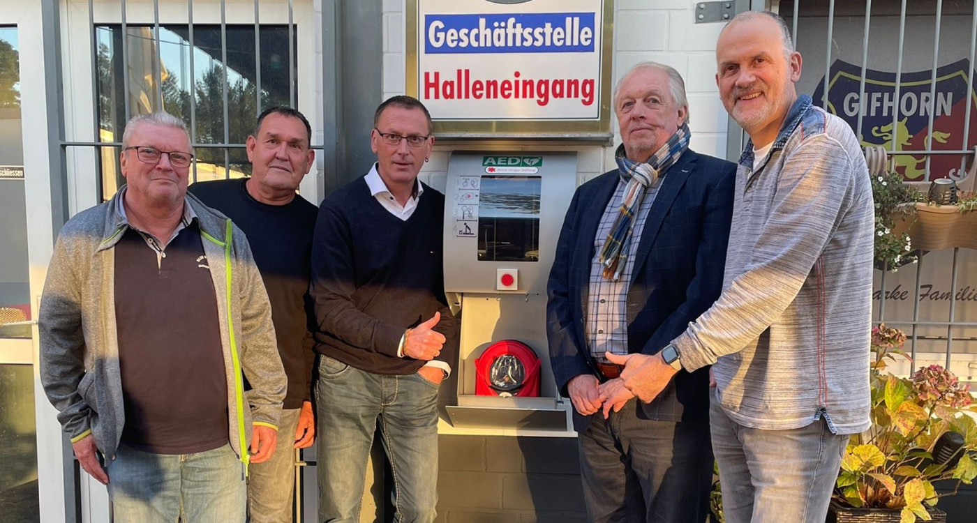 Hoffentlich kommt er nie zum Einsatz: Förderkreis der SV Gifhorn stiftet Defibrillator