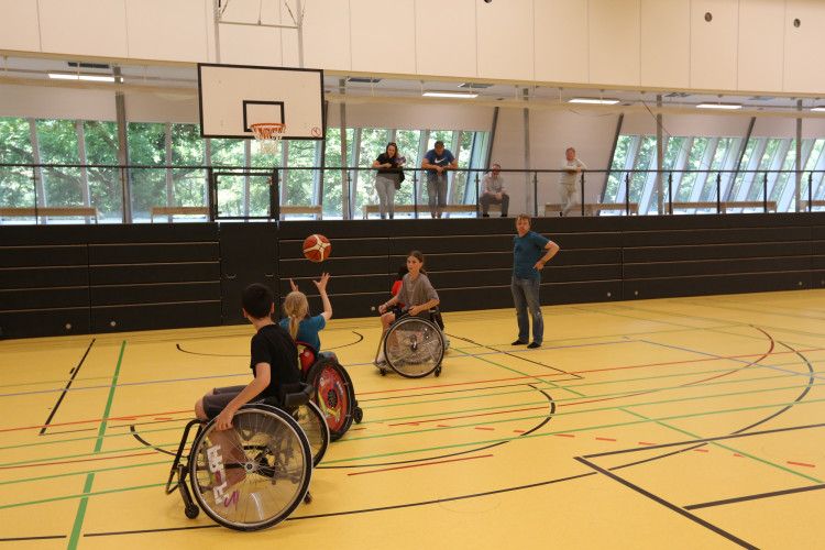 Hunderte Leute ließen sich das Sportfest All Inklusive an der Flutmulde nicht entgehen - Das sind die schönsten Bilder