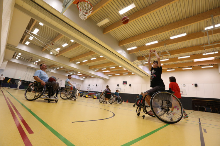 Hunderte Leute ließen sich das Sportfest All Inklusive an der Flutmulde nicht entgehen - Das sind die schönsten Bilder