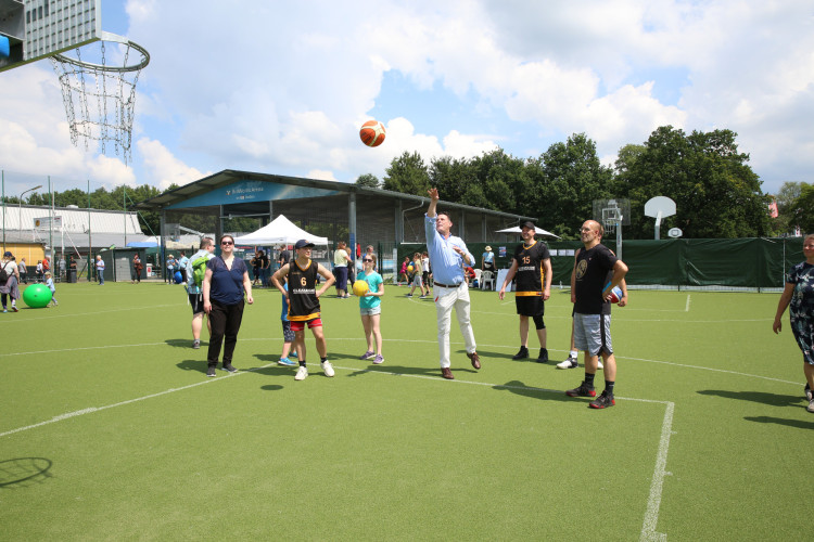 Hunderte Leute ließen sich das Sportfest All Inklusive an der Flutmulde nicht entgehen - Das sind die schönsten Bilder