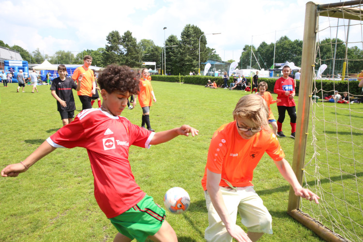 Hunderte Leute ließen sich das Sportfest All Inklusive an der Flutmulde nicht entgehen - Das sind die schönsten Bilder