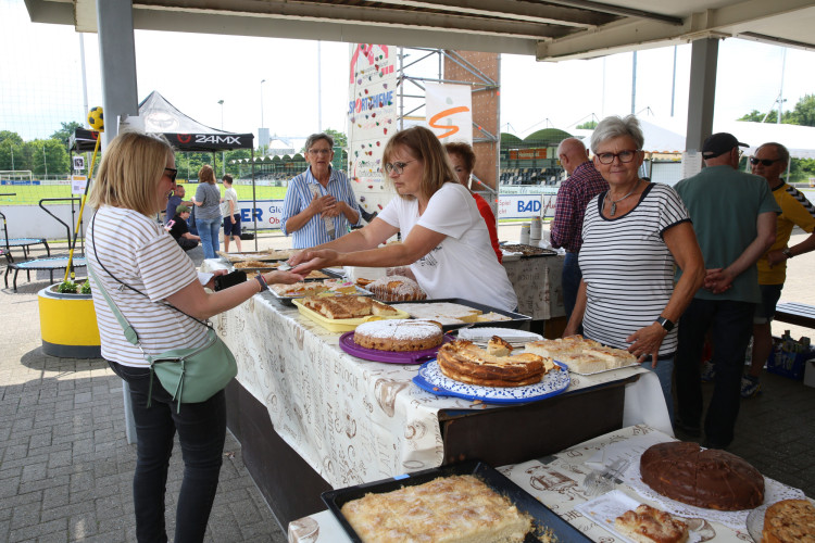 Hunderte Leute ließen sich das Sportfest All Inklusive an der Flutmulde nicht entgehen - Das sind die schönsten Bilder