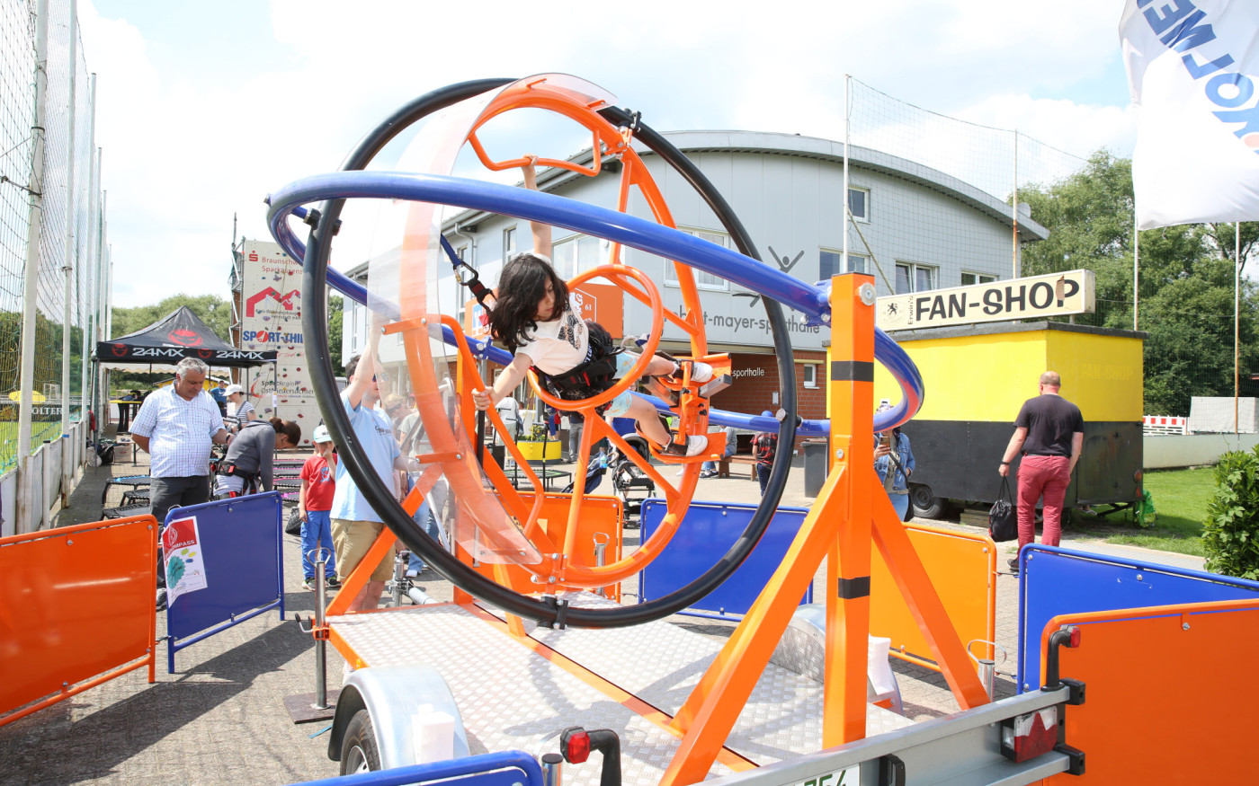 Hunderte Leute ließen sich das Sportfest All Inklusive an der Flutmulde nicht entgehen - Das sind die schönsten Bilder