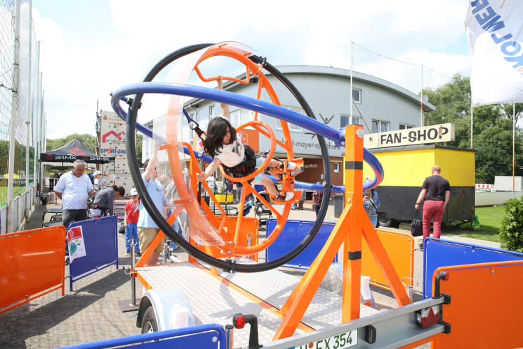 Hunderte Leute ließen sich das Sportfest All Inklusive an der Flutmulde nicht entgehen - Das sind die schönsten Bilder