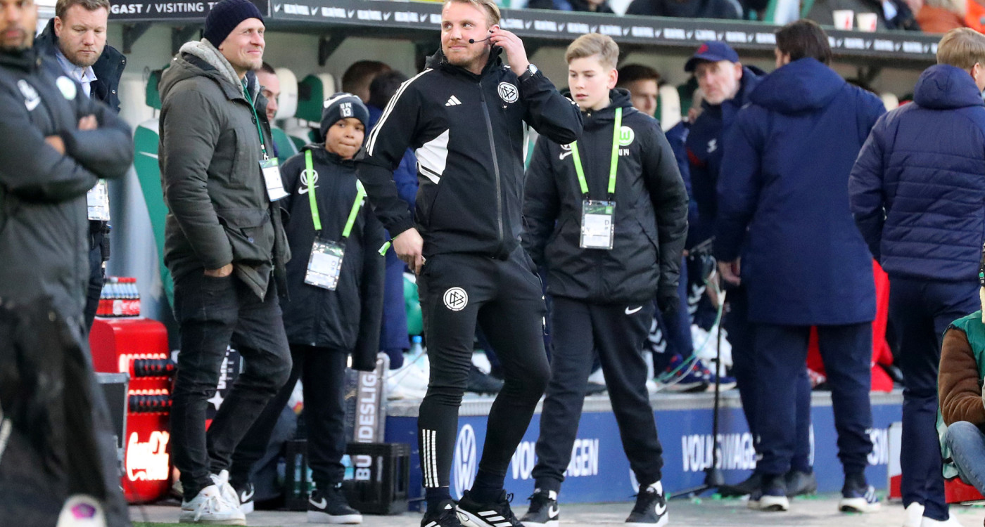 Ich bin Schiri, lassen Sie mich durch: Tobias Krull vom MTV Gifhorn springt als Vierter Offizieller in der Fußball-Bundesliga ein