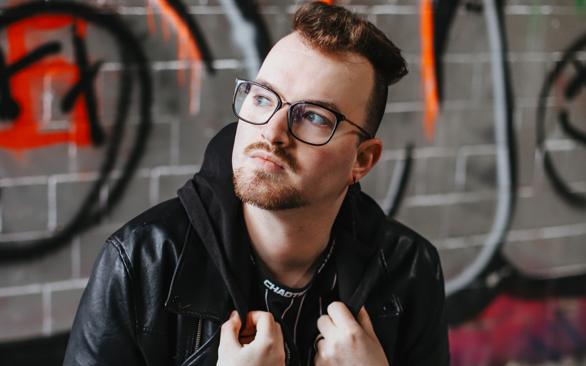 Ich hatte schon immer weibliche Vorbilder: Der Brechtorfer Nic Salo macht Deutsch-Pop auch mit queeren Themen