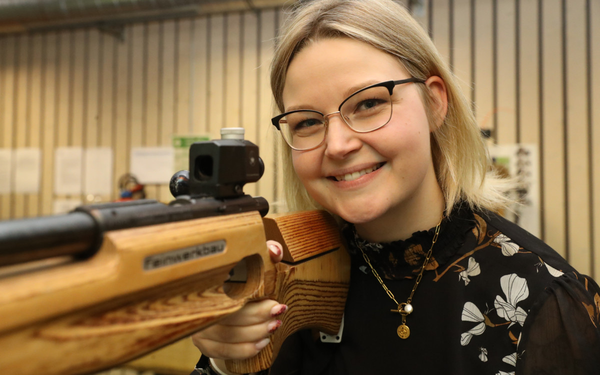Ich kann besser schießen, wenn ich gut gelaunt bin – Gifhorns Damenkönigin Donnice Gogolin weiß, auf was es am Stand ankommt