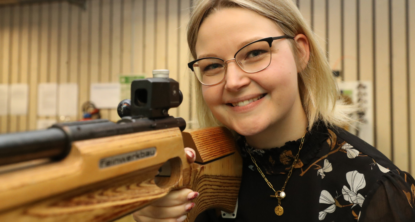 Ich kann besser schießen, wenn ich gut gelaunt bin – Gifhorns Damenkönigin Donnice Gogolin weiß, auf was es am Stand ankommt