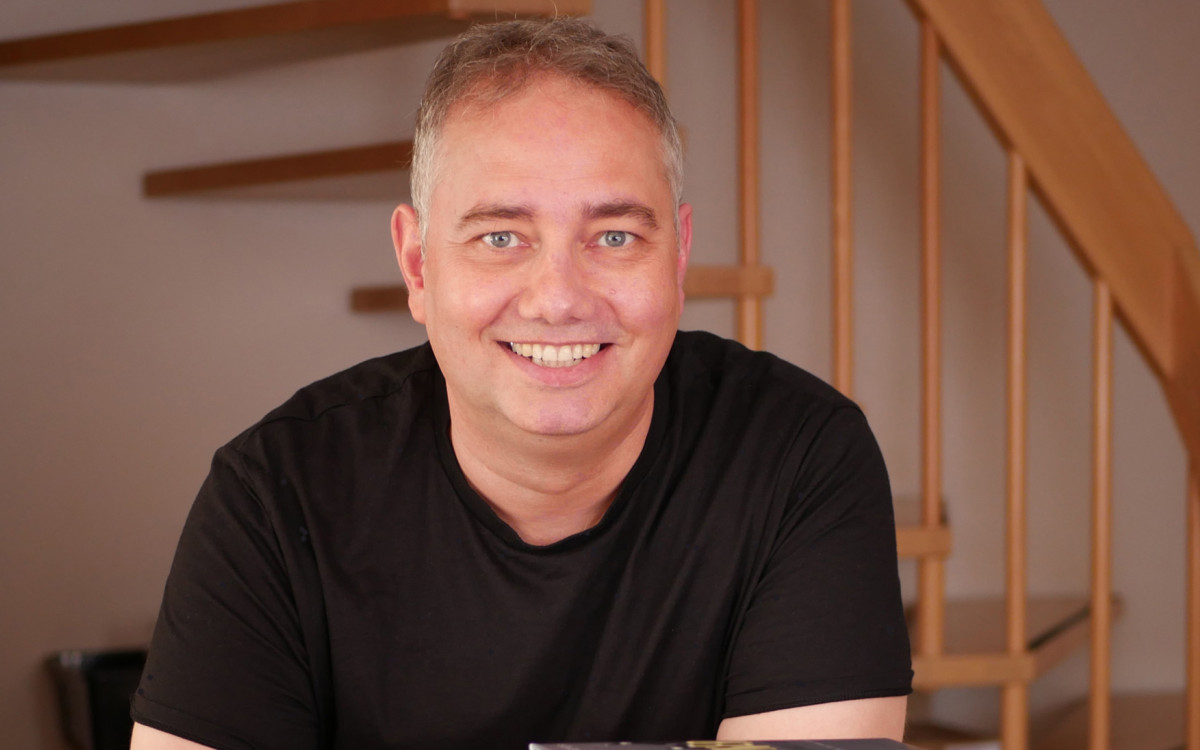 Ich kann Bücher machen, die ich anderswo nicht finde - Wacken, Ruhrpott, Beatles: Andreas Reiffer aus Meine verlegt seit 20 Jahren