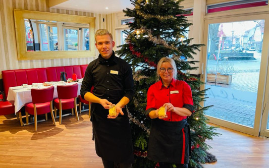Ihr Kinderlein kommet – zu Bäckerei Leifert: Wer mit seinen Basteleien den Christbaum schmückt, bekommt eine Tüte Kekse