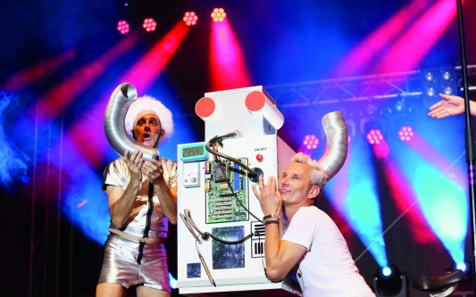 Ihre irre Show darf auf dem Altstadtfest nicht fehlen: Die Big Maggas rocken wieder die Rathaus-Bühne