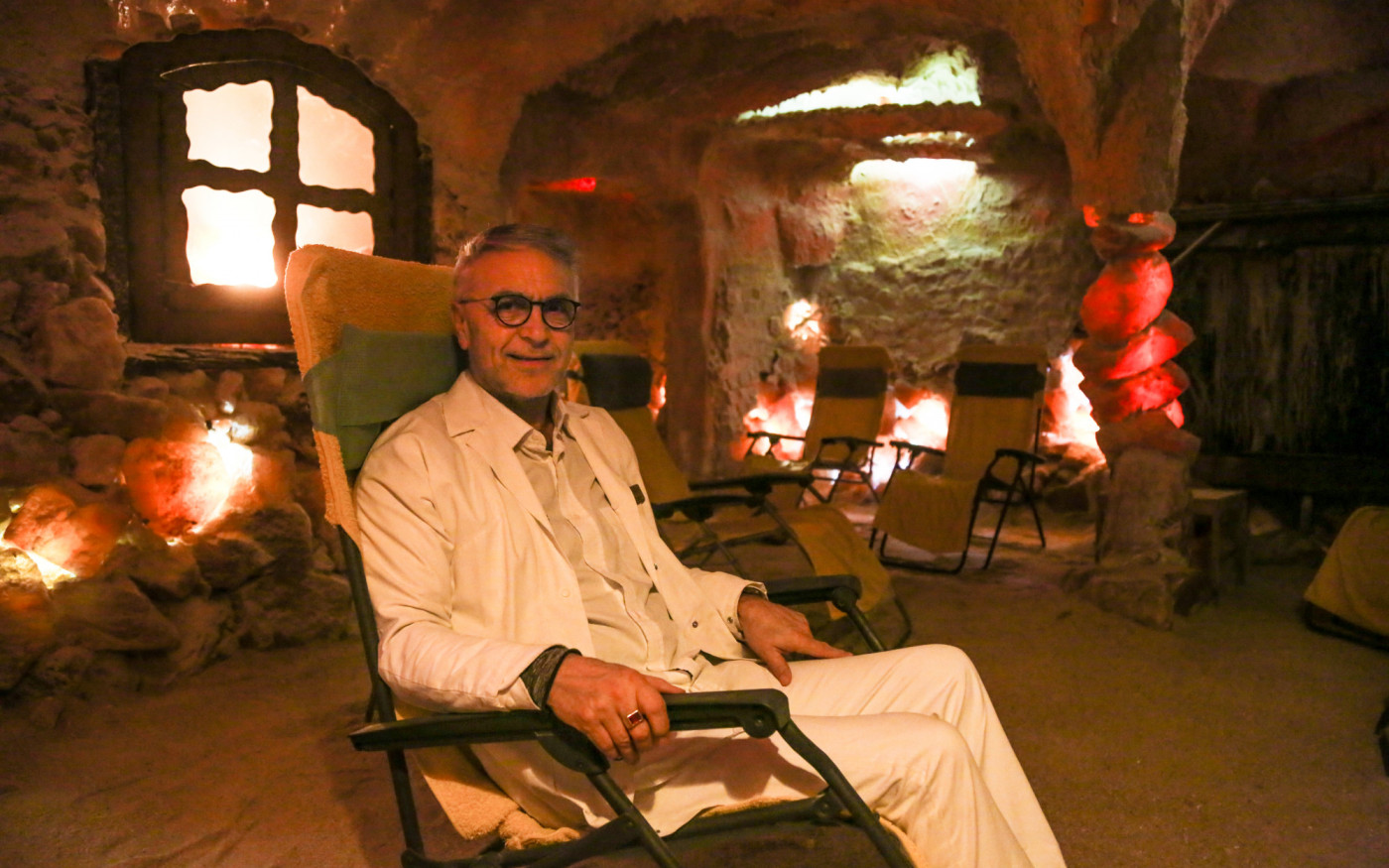 Im Lockdown entspannt man in der Salzgrotte - Frank Wöckener weiß bei körperlicher und psychischer Belastung Abhilfe