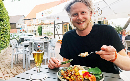 Im Ohrensessel Gifhorns gibt‘s frische Pfifferlinge - Das Deutsche Haus brilliert mit klassischer Küche und Kapuzinerkresse