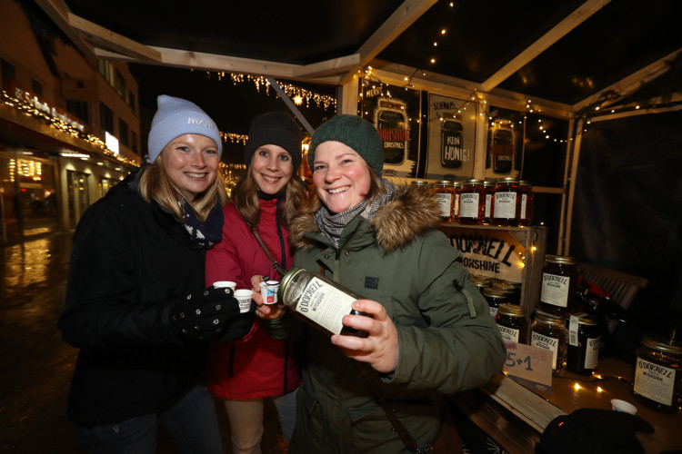 In KURTs Bildergalerie: So viel Freude macht der Gifhorner Weihnachtsmarkt 2023