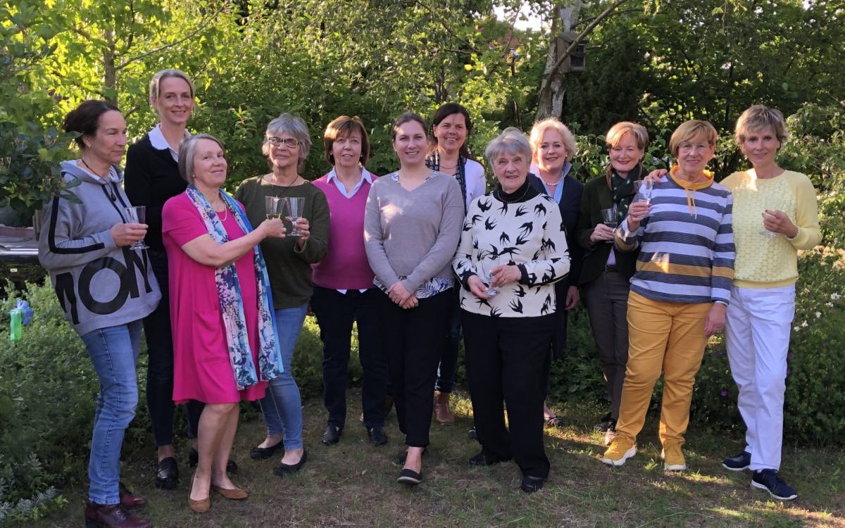 Inner Wheel Club organisiert kostenfreies Benefizkonzert und Oster-Los-Aktion: Sängerin Nicola Mills am 31. Mai in Barwedel