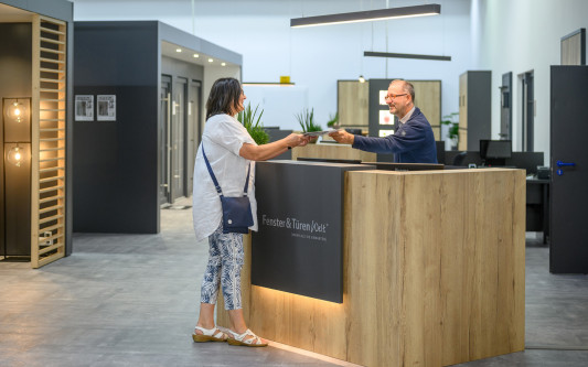 Inspirationen für ein schönes Zuhause: Fenster & Türen Welt Braunschweig erweitert ihre Ausstellung um ein Sortiment an Bodenbelägen