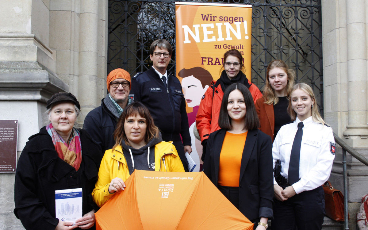 Internationaler Tag gegen Gewalt an Frauen: Interdisziplinäre Koordinierungsstelle Häusliche Gewalt für die Region Braunschweig informiert über Gewaltschutzgesetz