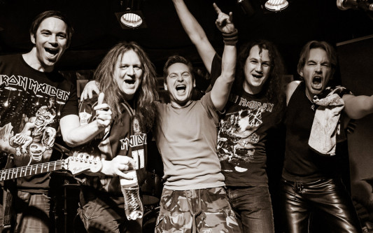 Iron-Maiden-Coverband Powerslave rockt auf dem Gifhorner Altstadtfest