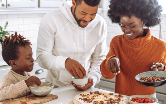 Jede Woche internationales und digitales Live-Kochen in Gifhorn - Alle können zu Hause mitkochen, die Zutatenliste gibt es vorab per Mail