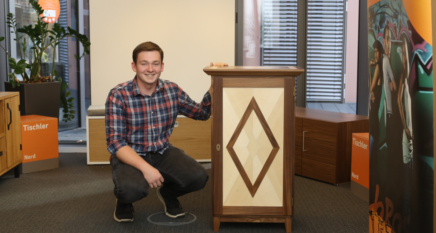 Jetzt habe ich für mein Hobby eine Fachausbildung: Die Tischler Gabriel Stenzig und Michael Braun wissen, wie das Holz will – und schaffen Unikate