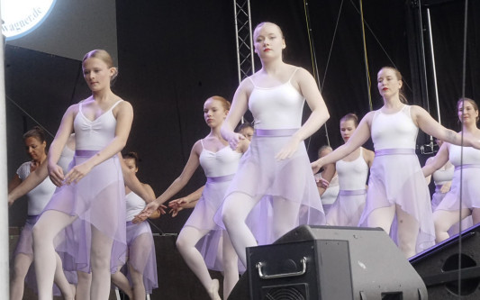 Junior-Altstadtfest, Ballett, Kulturverein-Geburtstag, Live-Musik und mehr: So sieht ein vergnügter Nachmittag auf Gifhorns Altstadtfest aus – mit großer KURT-Bildergalerie